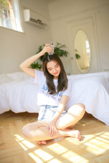 密桃裤美女图片